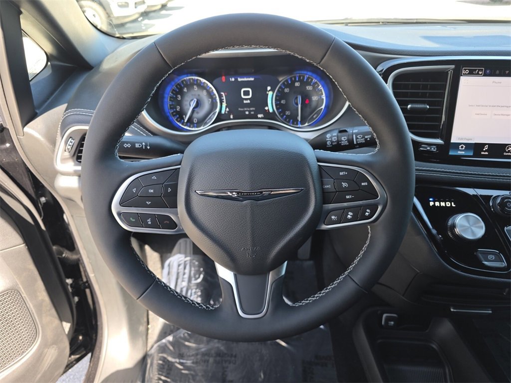2025 Chrysler Pacifica photo 17