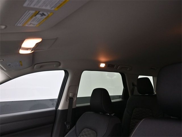 2025 Nissan Pathfinder S photo 2