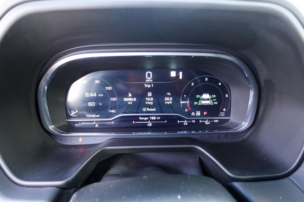 2022 Gmc Yukon SLE photo 17