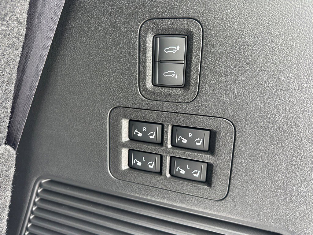 2025 Infiniti QX80 Luxe photo 6