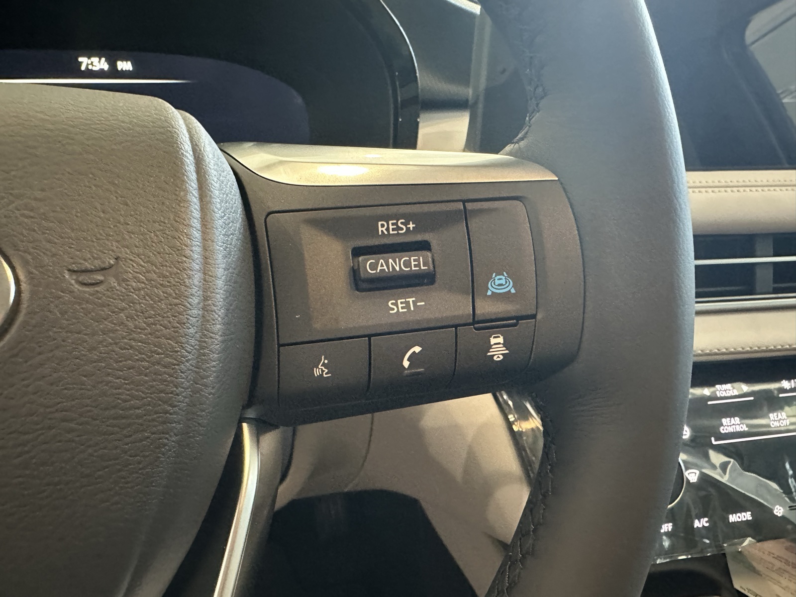 2026 Infiniti QX60 Luxe photo 16