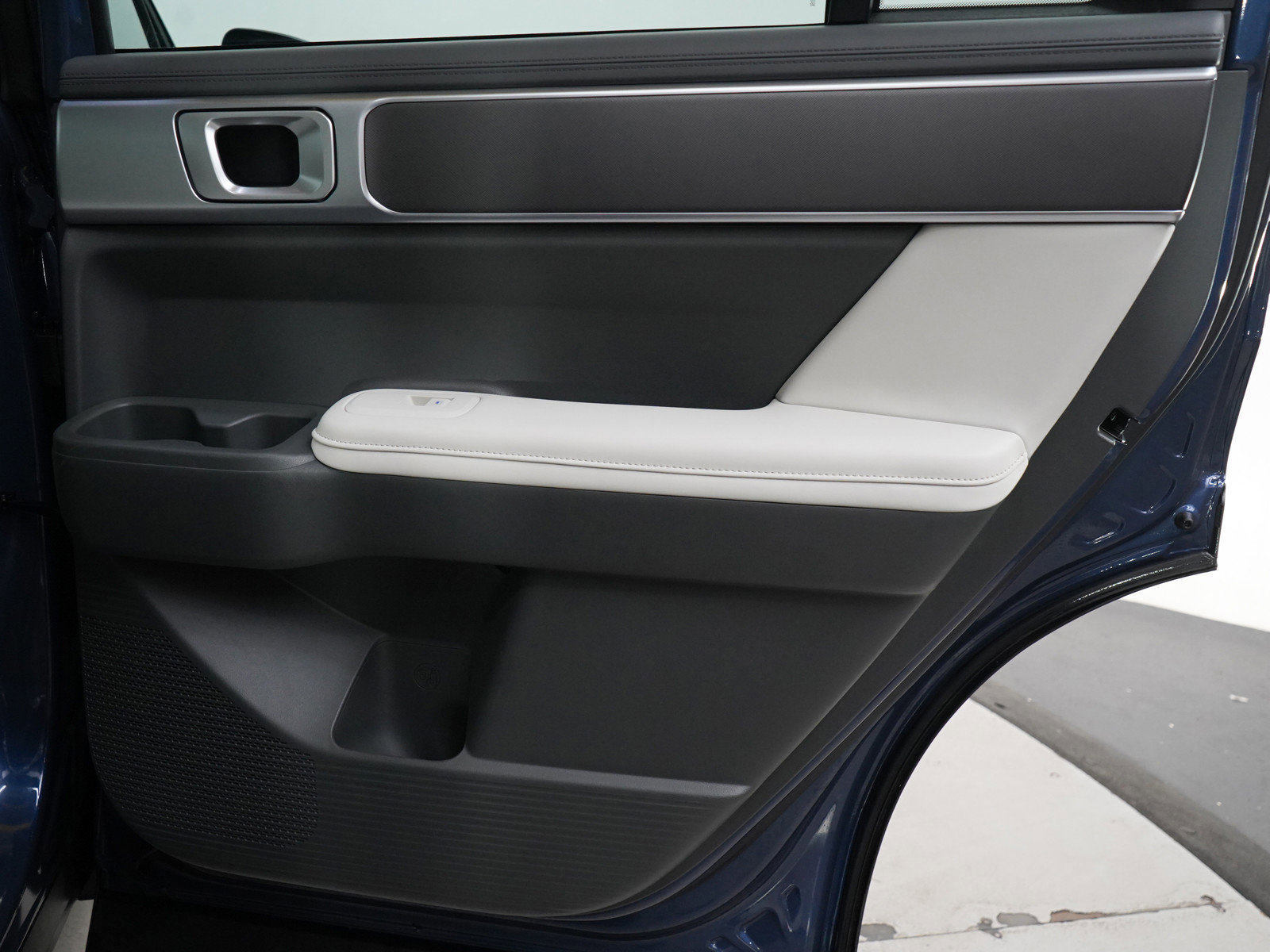2025 Hyundai Santa Fe SEL photo 10