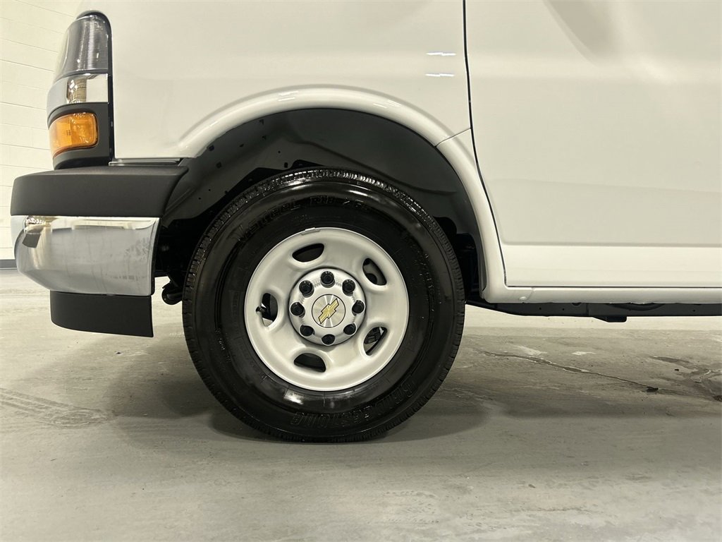 2025 Chevrolet Express Cargo 2500 photo 14