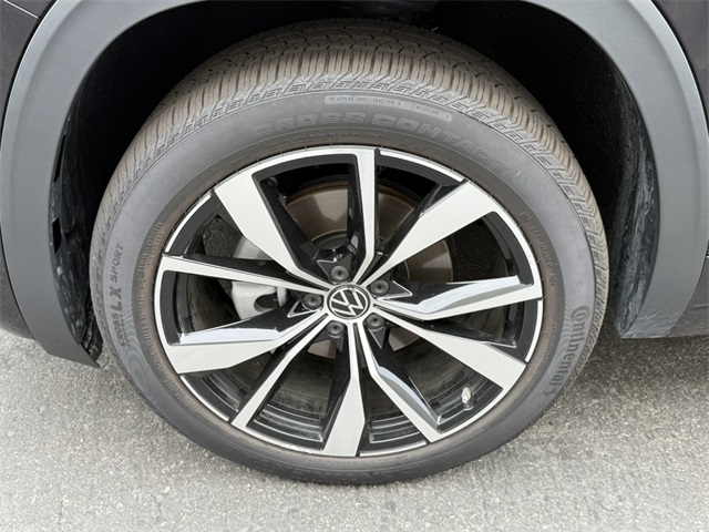 2025 Volkswagen Atlas SEL Premium R-Line photo 3