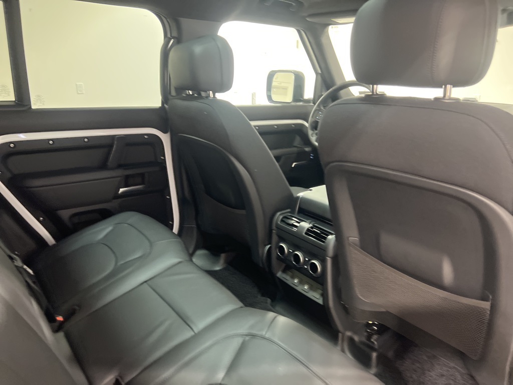 2025 Land Rover Defender 110 V8 photo 23