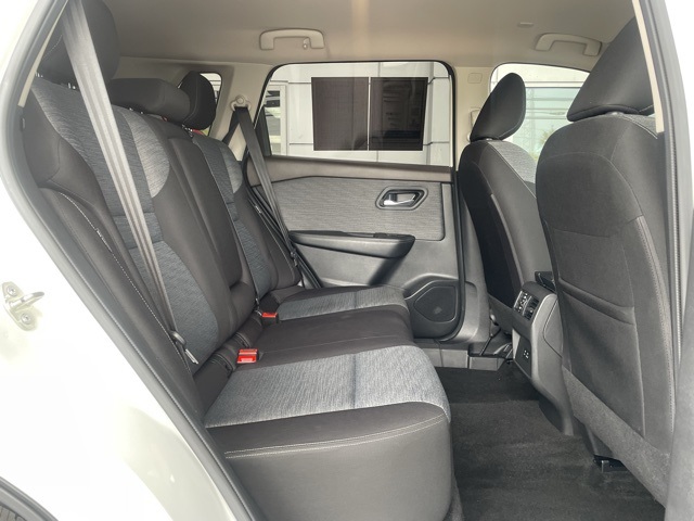 2023 Nissan Rogue SV photo 18