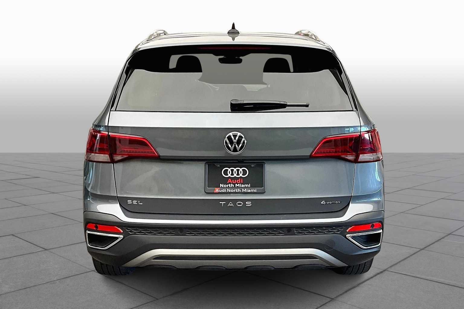 2022 Volkswagen Taos SEL photo 4