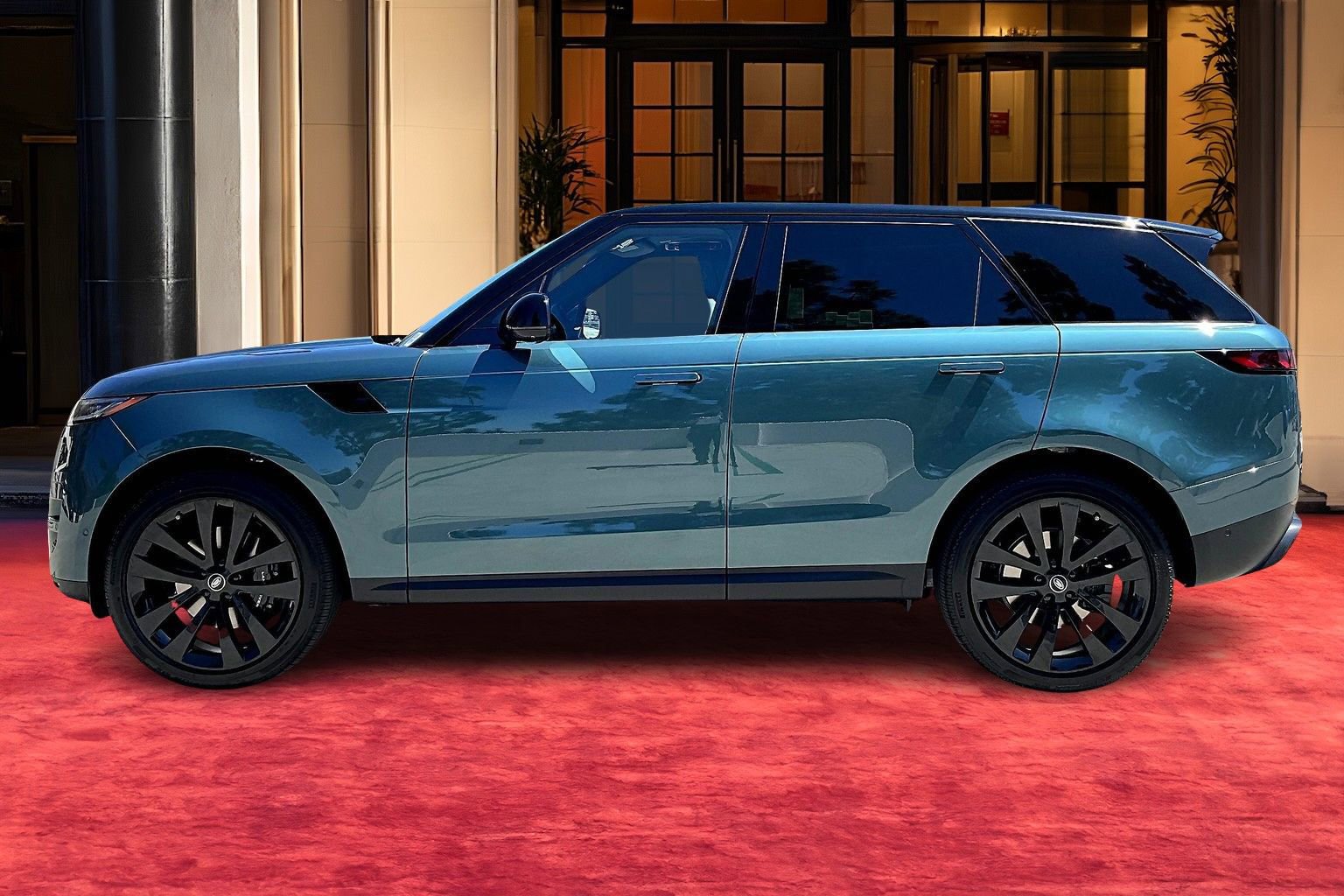 2025 Land Rover Range Rover Sport SE photo 3