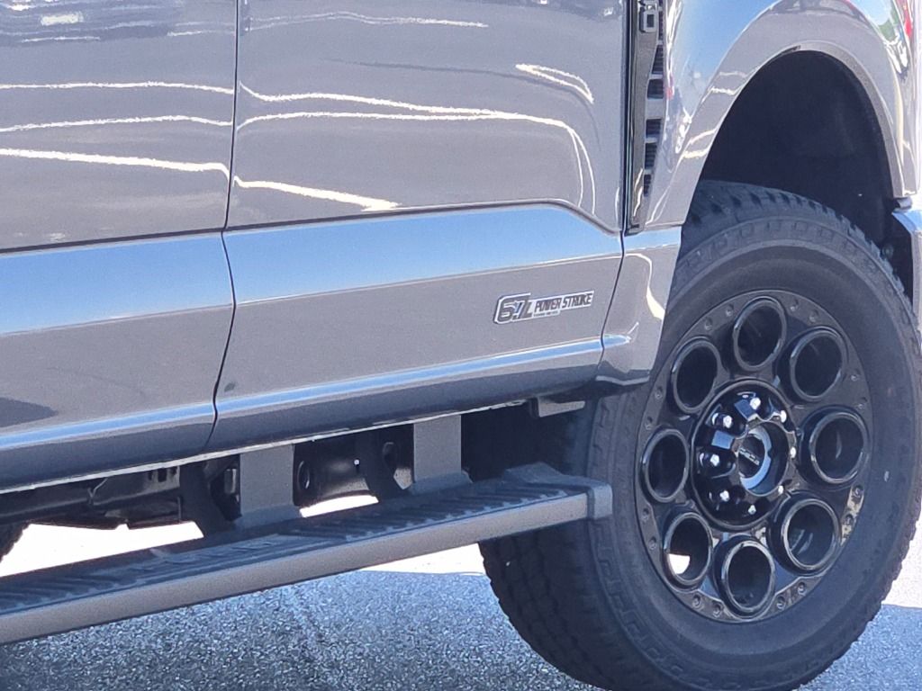 2025 Ford F-250 XLT photo 10