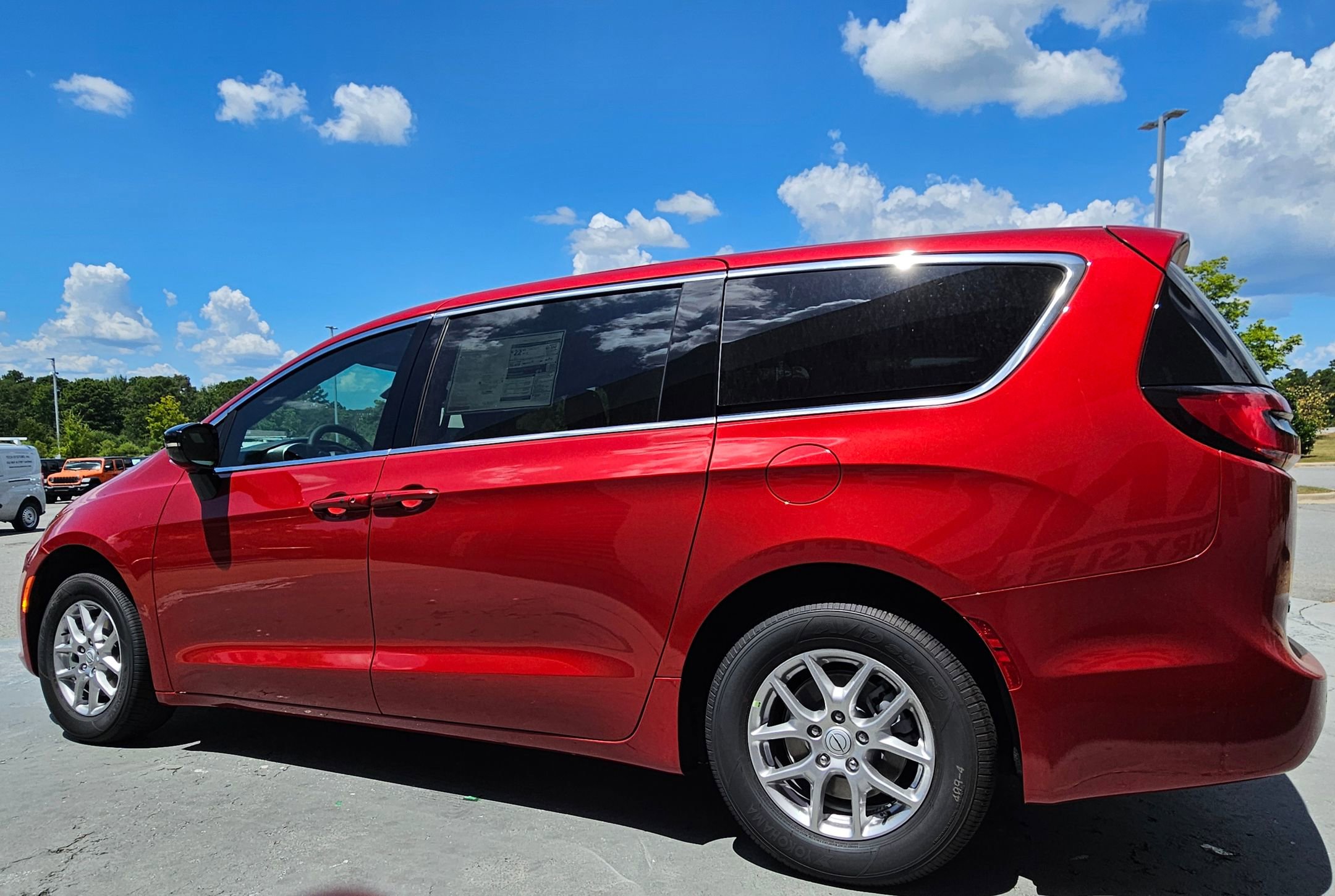 2025 Chrysler Pacifica photo 5