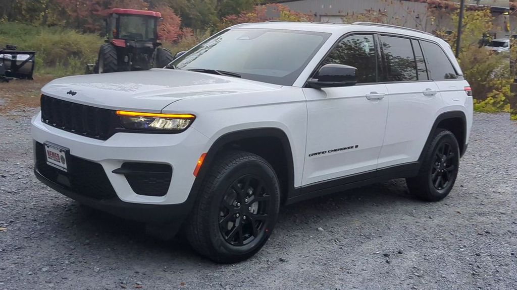 2025 Jeep Grand Cherokee Altitude X photo 4