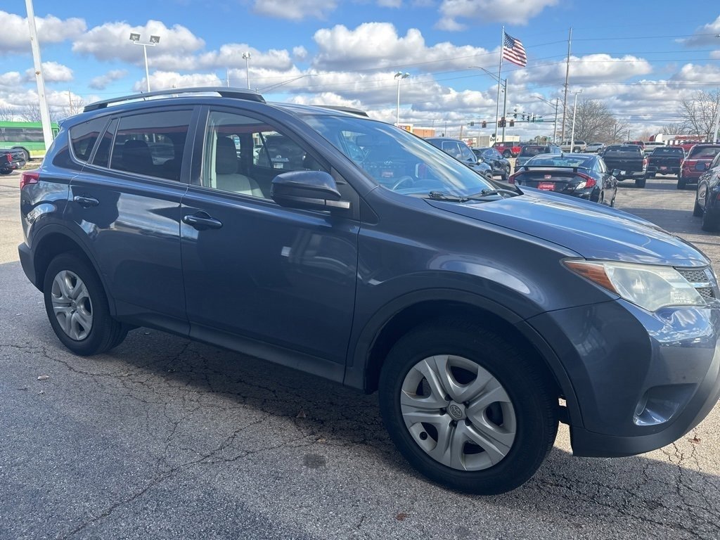 2014 Toyota RAV4 LE photo 3