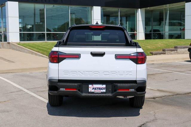 New 2025 White Hyundai SEL FWD image 4