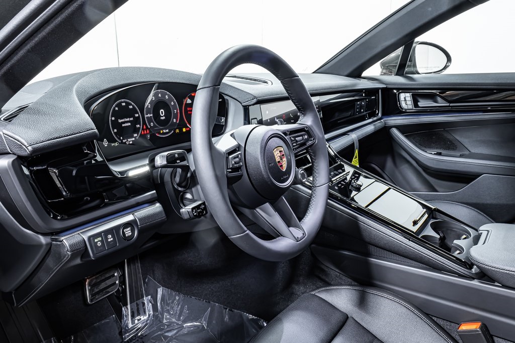 2025 Porsche Panamera 4 photo 4