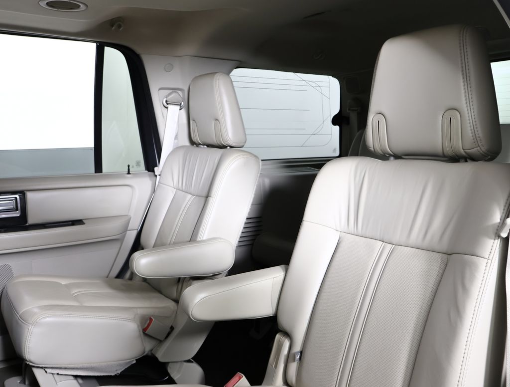 2016 Lincoln Navigator Select photo 10