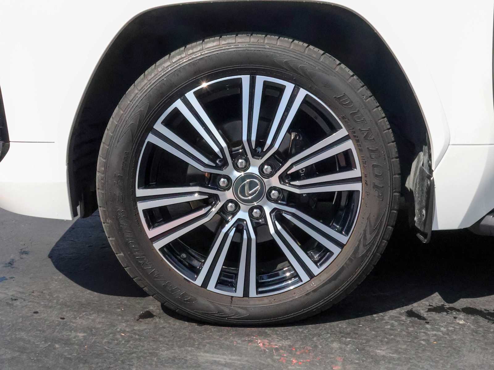 2024 Lexus LX photo 4