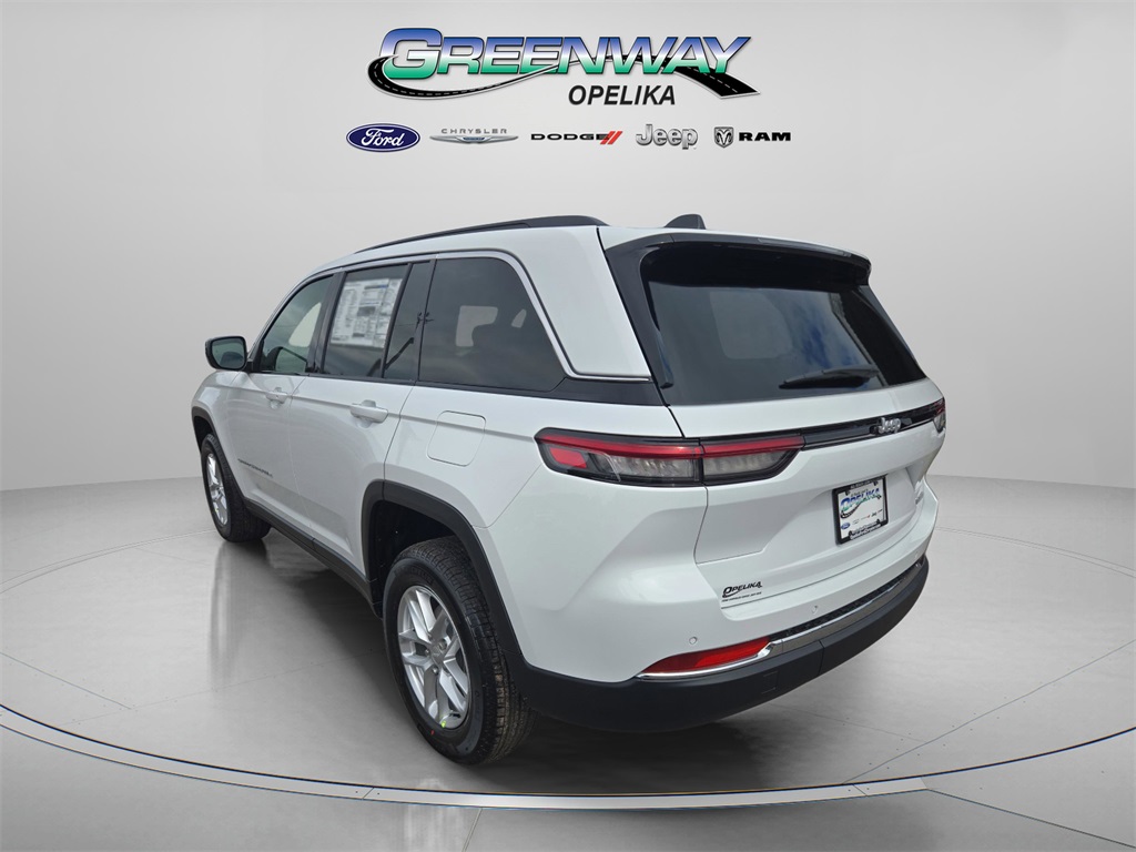 2025 Jeep Grand Cherokee Laredo photo 5