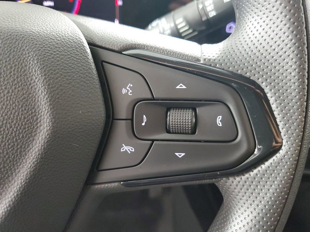 2025 Chevrolet Trax LT photo 21