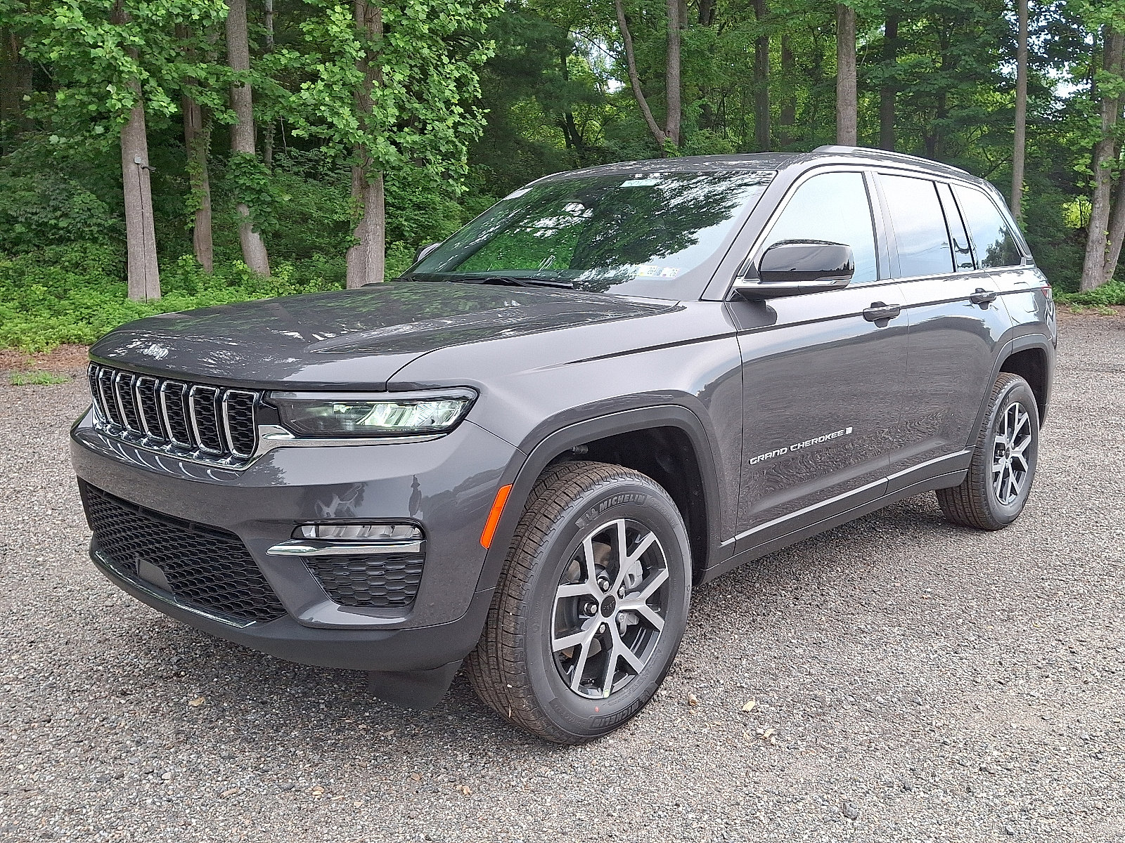 2025 Jeep Grand Cherokee Limited photo 2