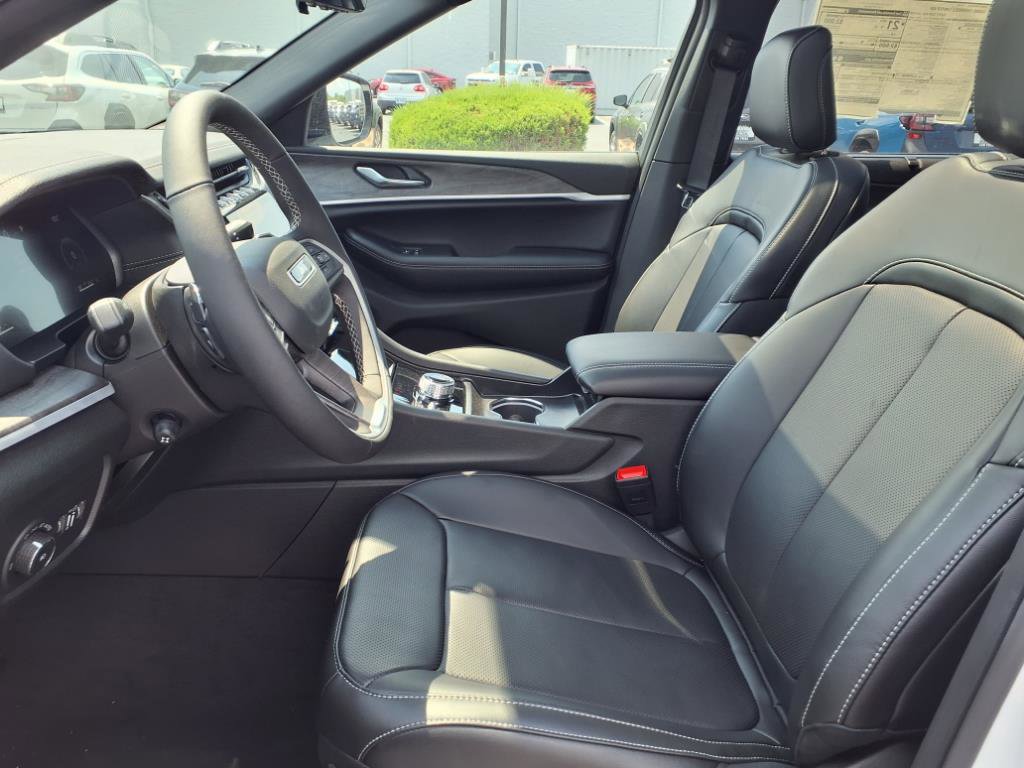 2025 Jeep Grand Cherokee Limited photo 12