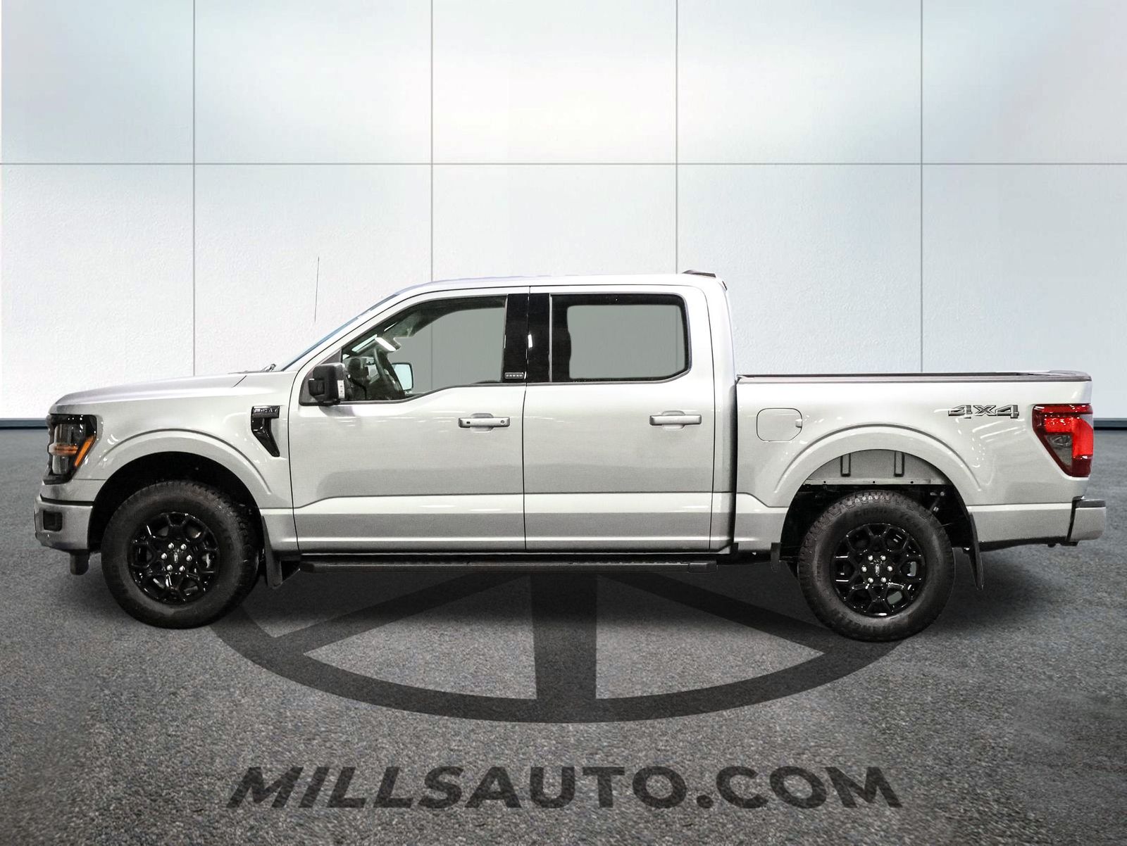 2025 Ford F-150 XLT photo 2