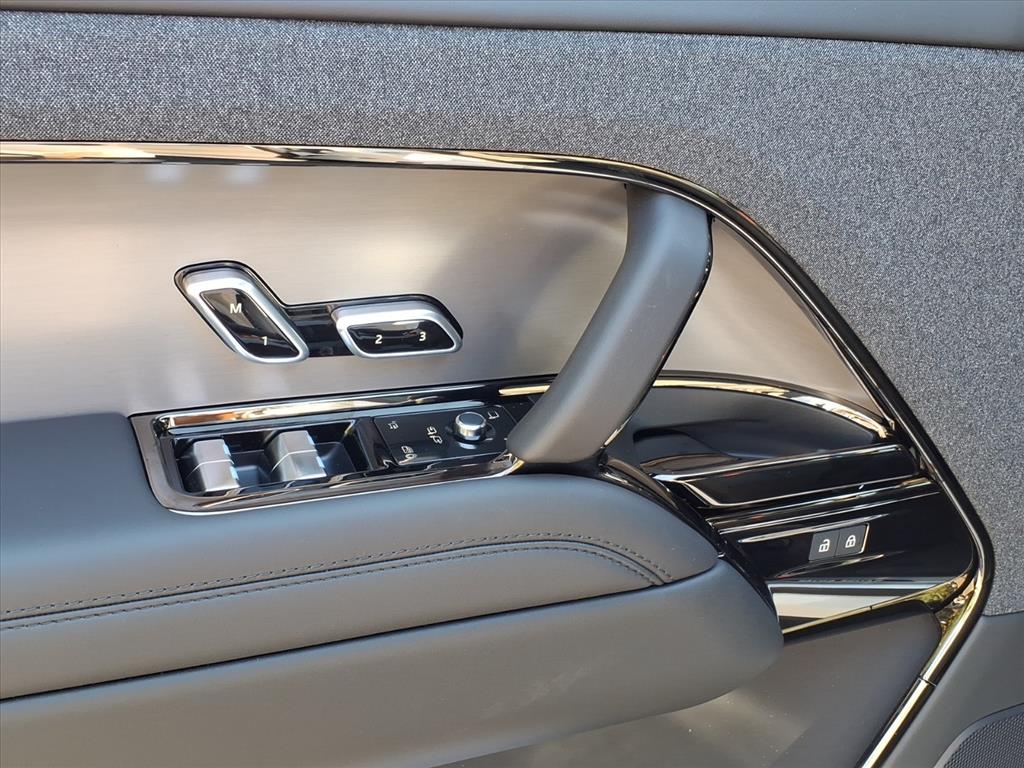 2025 Land Rover Range Rover Sport SE photo 9
