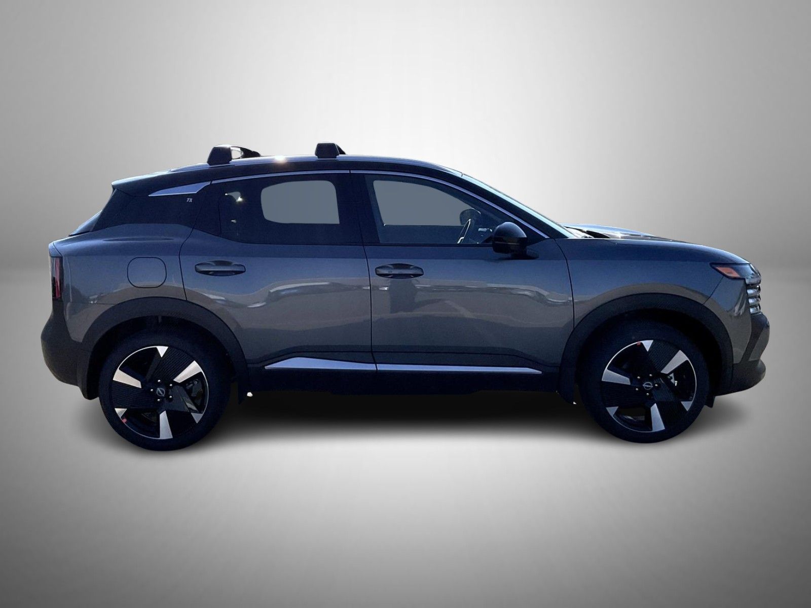 2026 Nissan Kicks SR photo 3