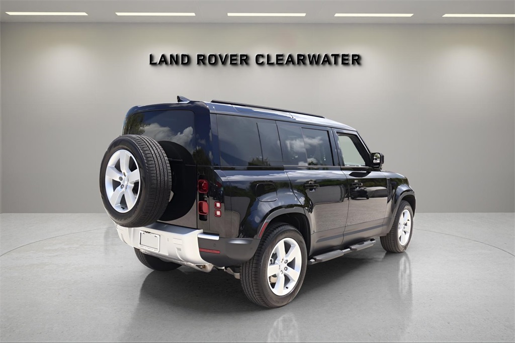 2025 Land Rover Defender 110 S photo 4