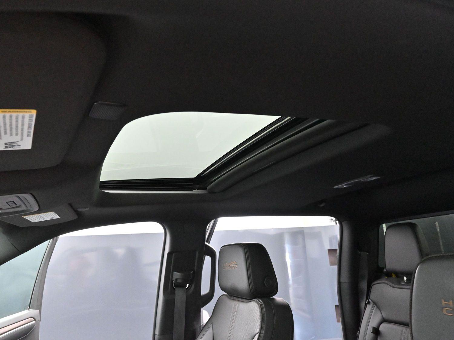 2023 Chevrolet Silverado 1500 High Country photo 25