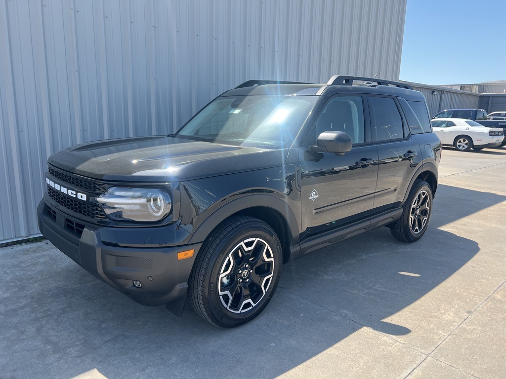 2025 Ford Bronco Sport Outer Banks photo 2