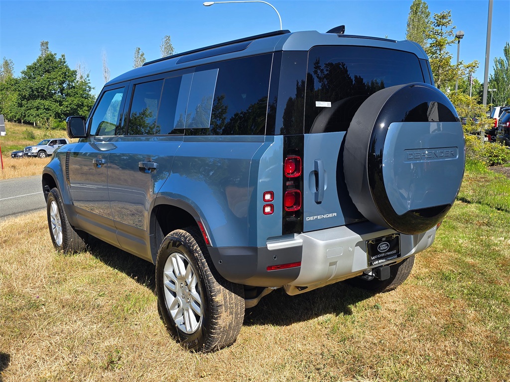 2025 Land Rover Defender 110 S photo 4