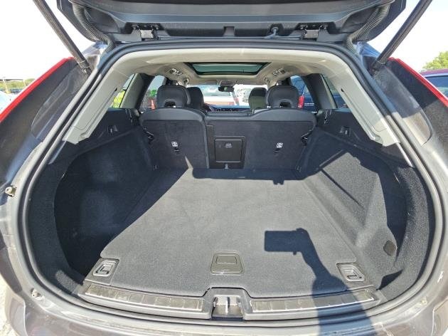 2025 Volvo XC60 B5 Plus photo 9