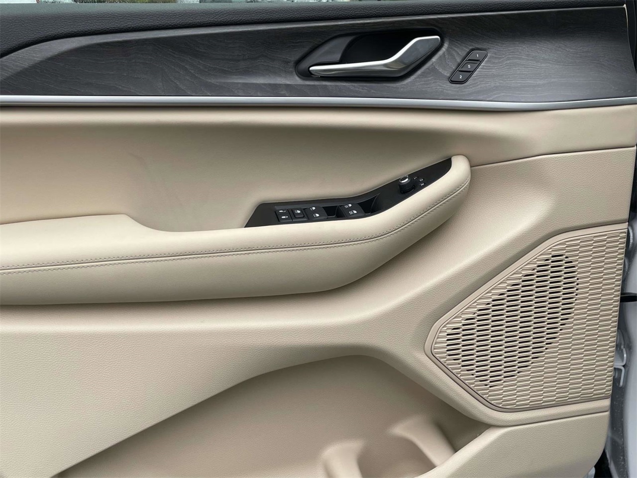 2025 Jeep Grand Cherokee Limited photo 17