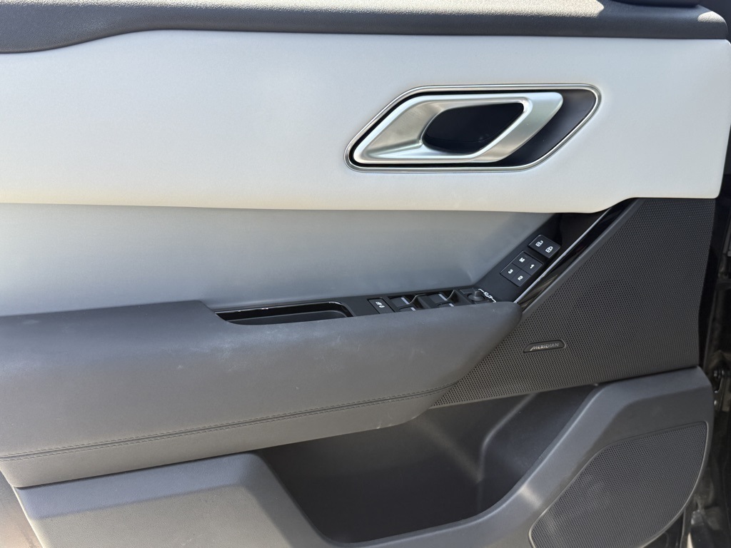 Used 2025 Black Land Rover S image 9