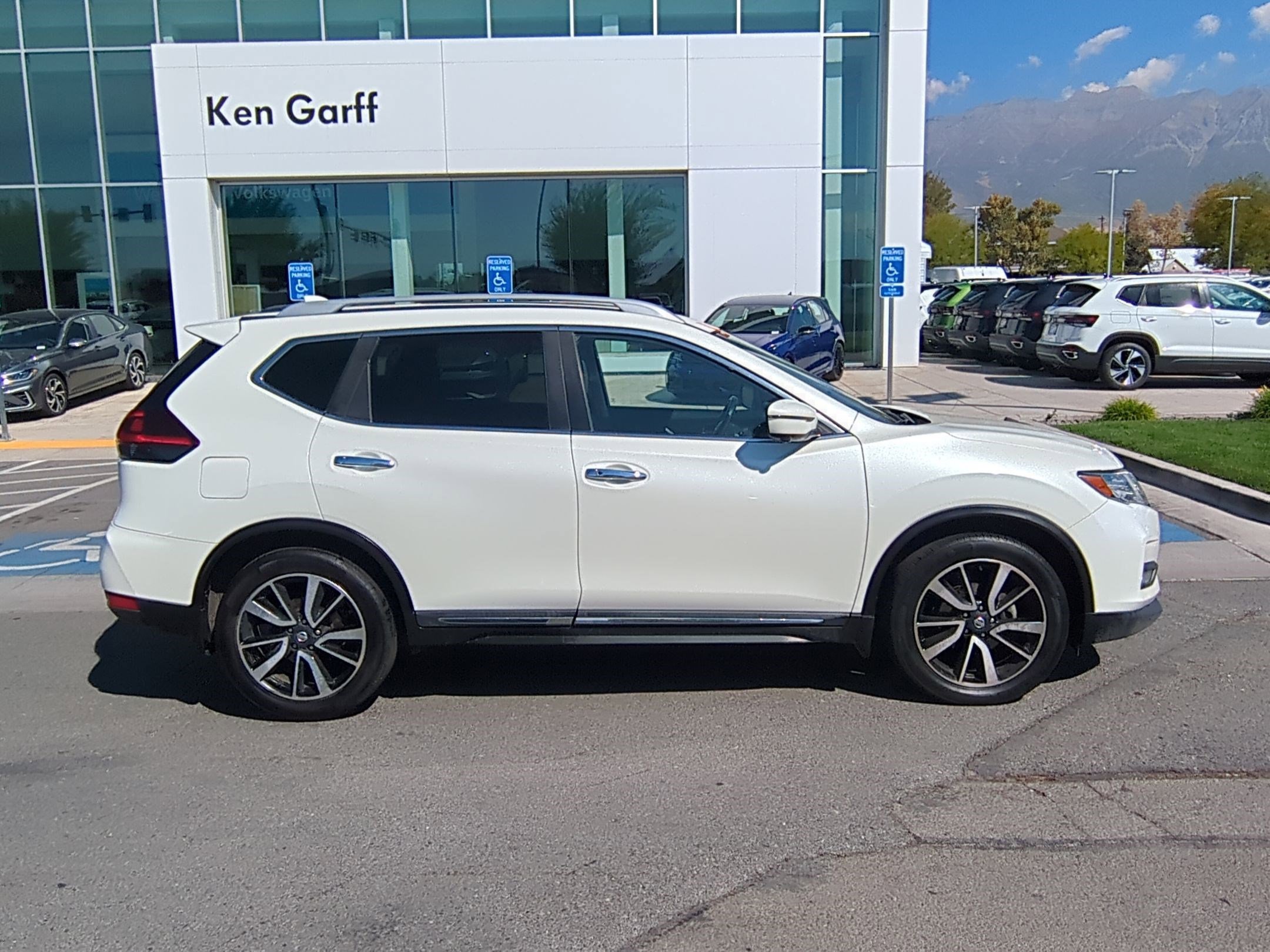 2020 Nissan Rogue SL photo 2
