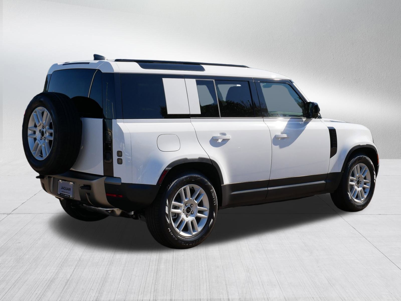 2026 Land Rover Defender 110 S photo 2