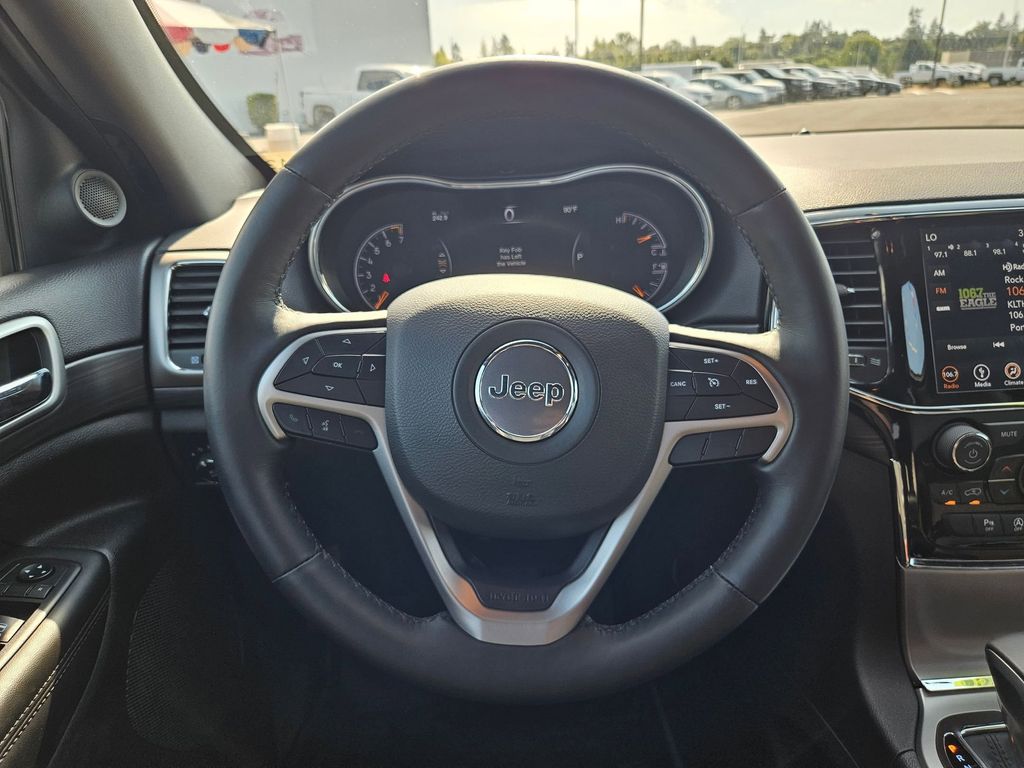 2019 Jeep Grand Cherokee Laredo Altitude photo 14