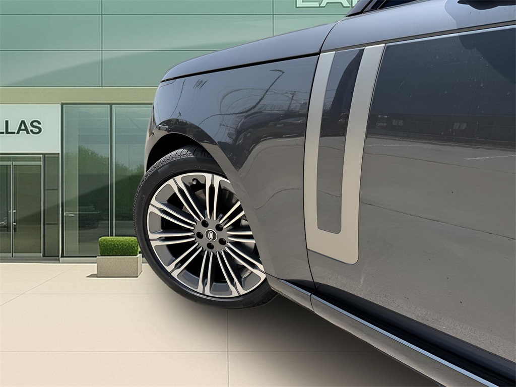 2025 Land Rover Range Rover SE photo 5
