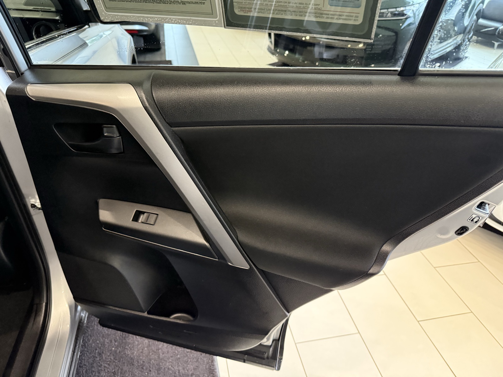 2016 Toyota RAV4 LE photo 22