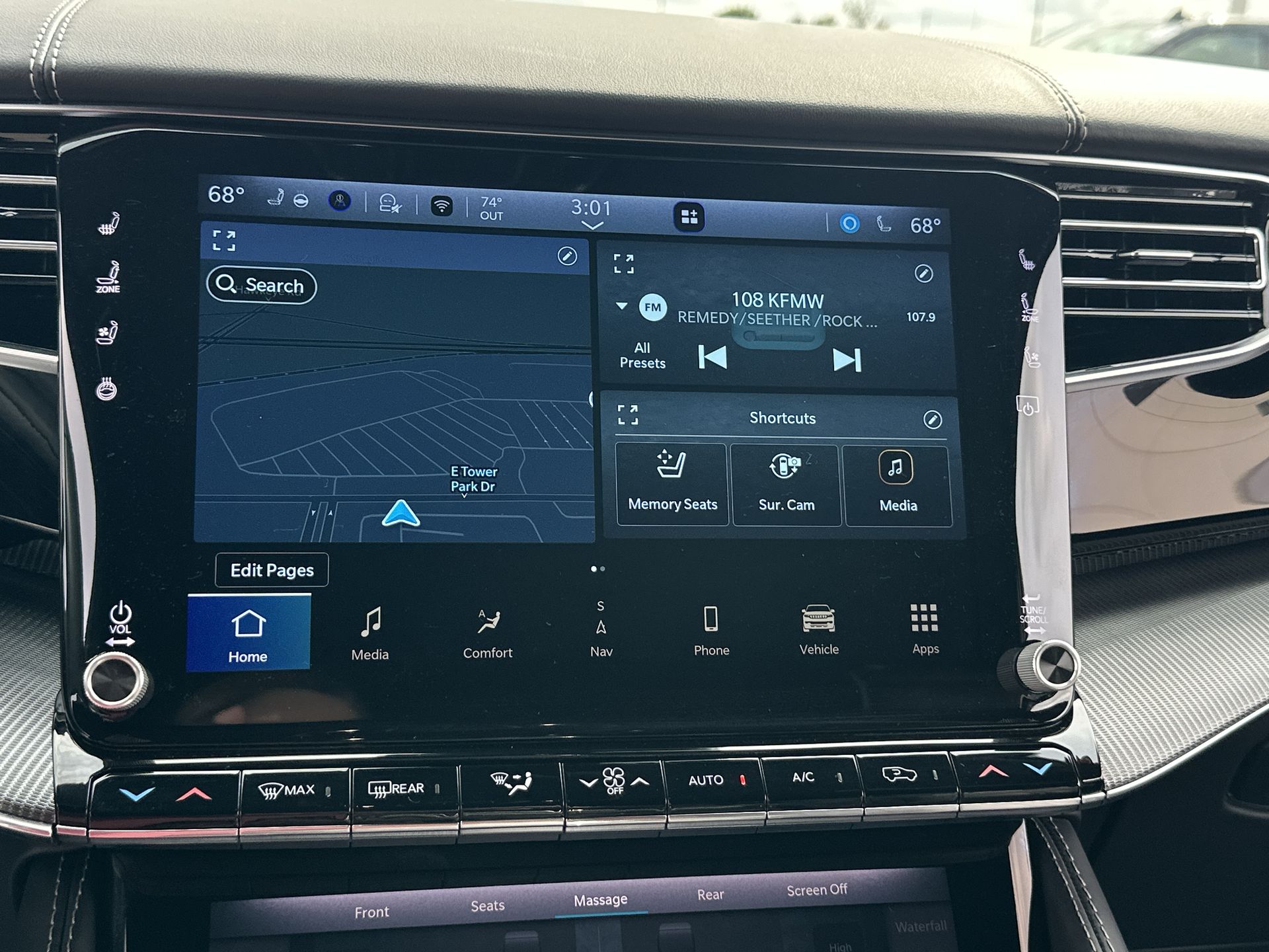 2023 Jeep Grand Wagoneer II photo 13