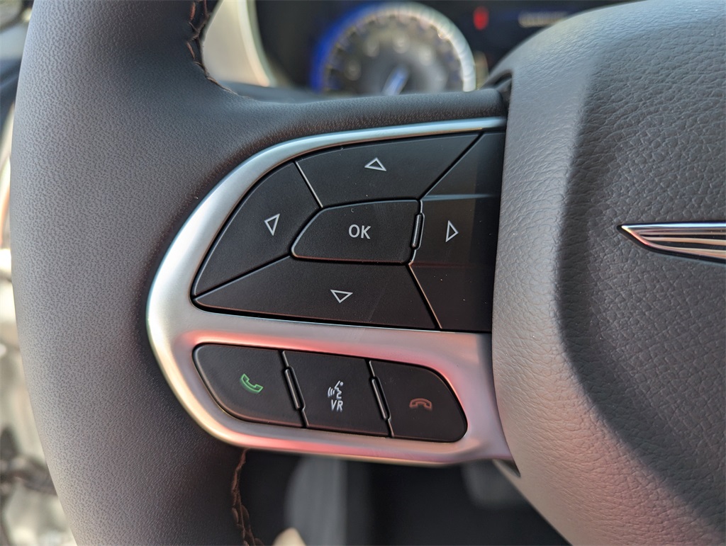 2026 Chrysler Pacifica Pinnacle photo 17