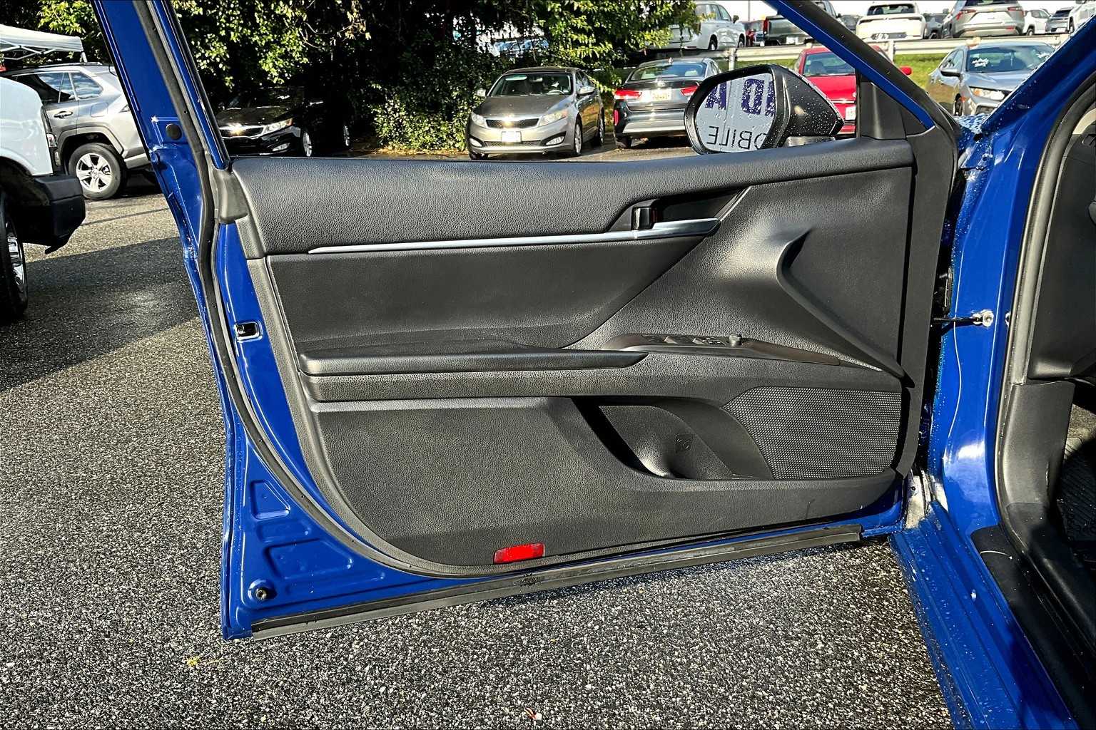 2023 Toyota Camry Hybrid SE photo 19