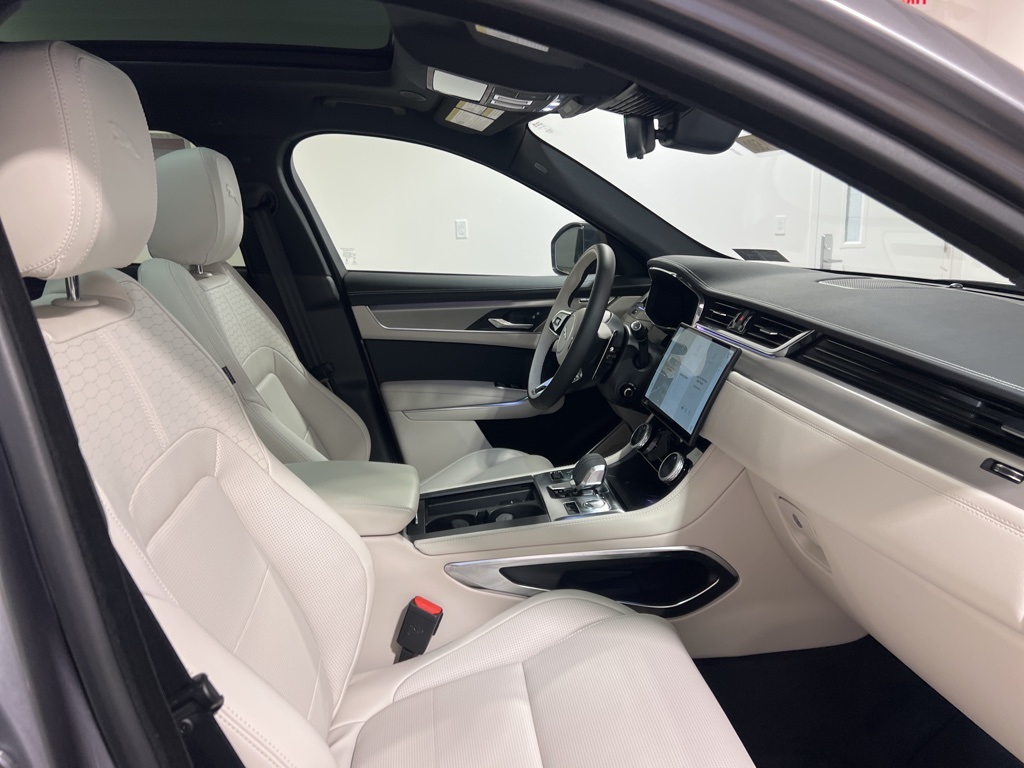 2025 Jaguar F-PACE P250 R-Dynamic S photo 21