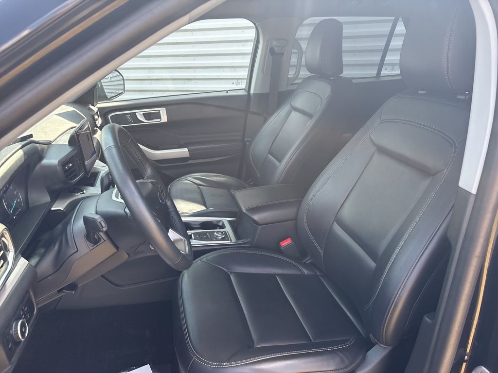 2023 Ford Explorer XLT photo 23
