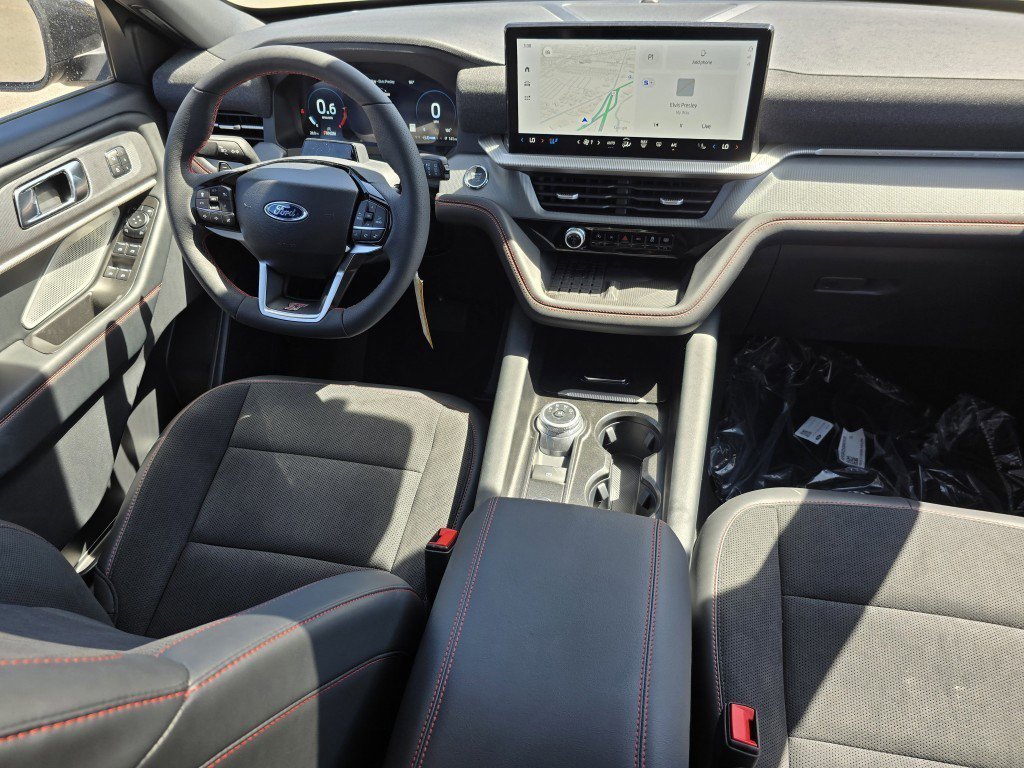 2025 Ford Explorer ST photo 13