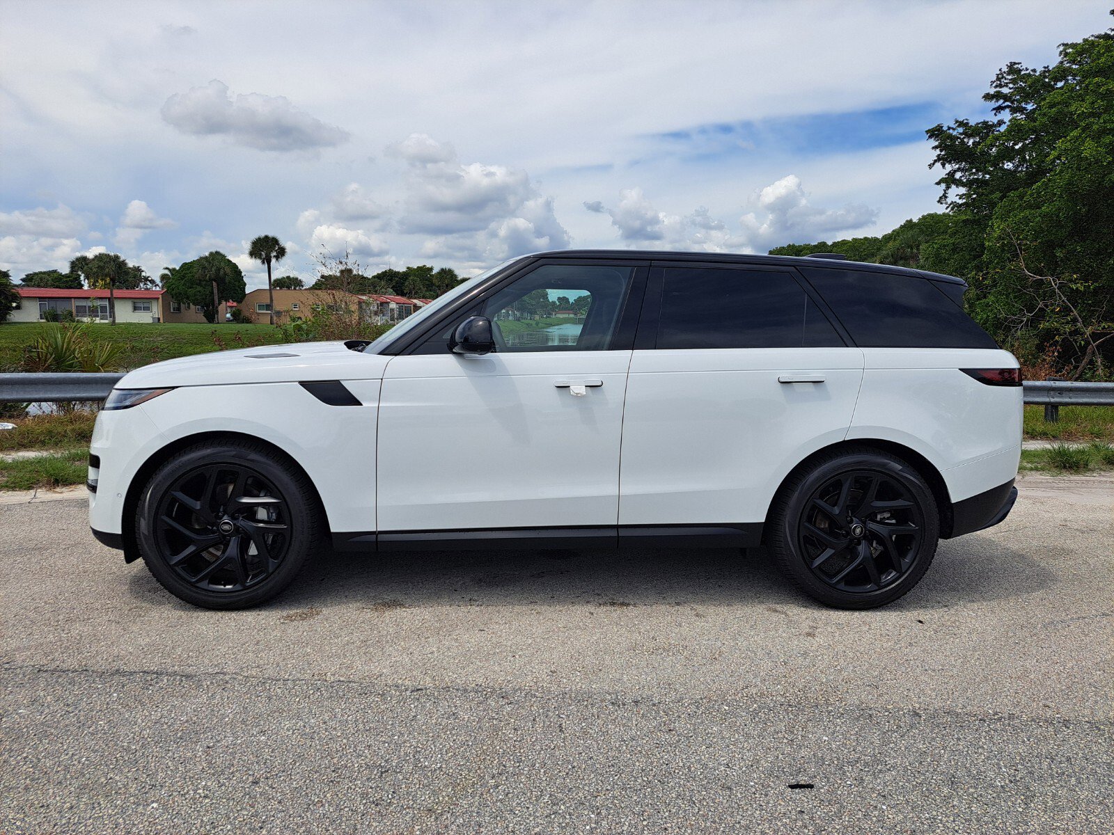 2025 Land Rover Range Rover Sport SE photo 7