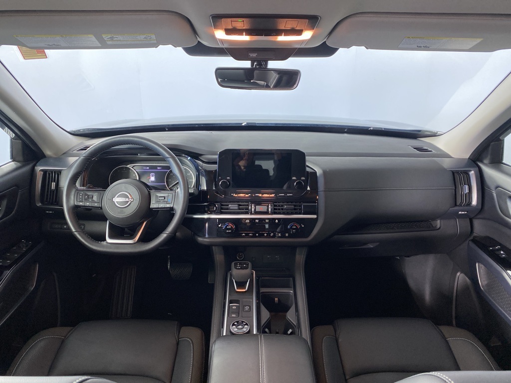 2025 Nissan Pathfinder SL photo 2