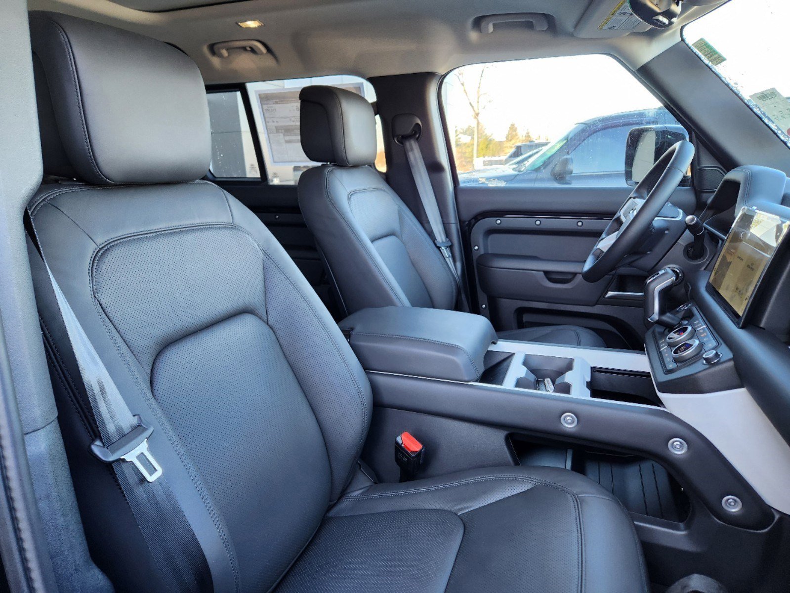 2025 Land Rover Defender 110 X-Dynamic SE photo 9