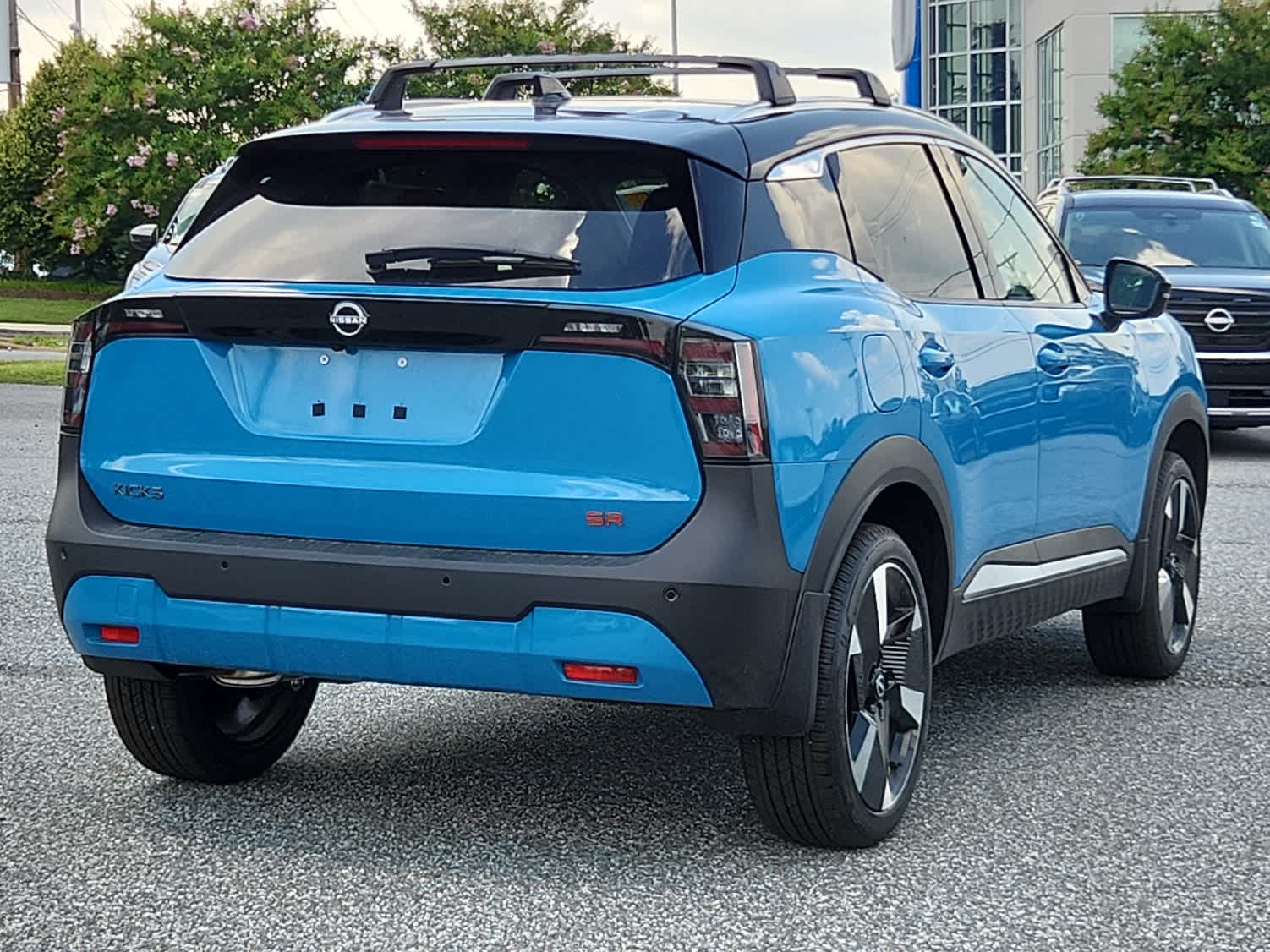 2025 Nissan Kicks SR photo 3