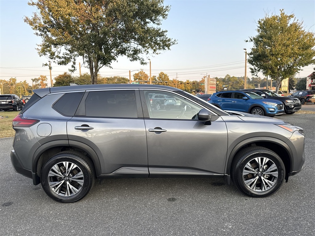 2023 Nissan Rogue SV photo 2